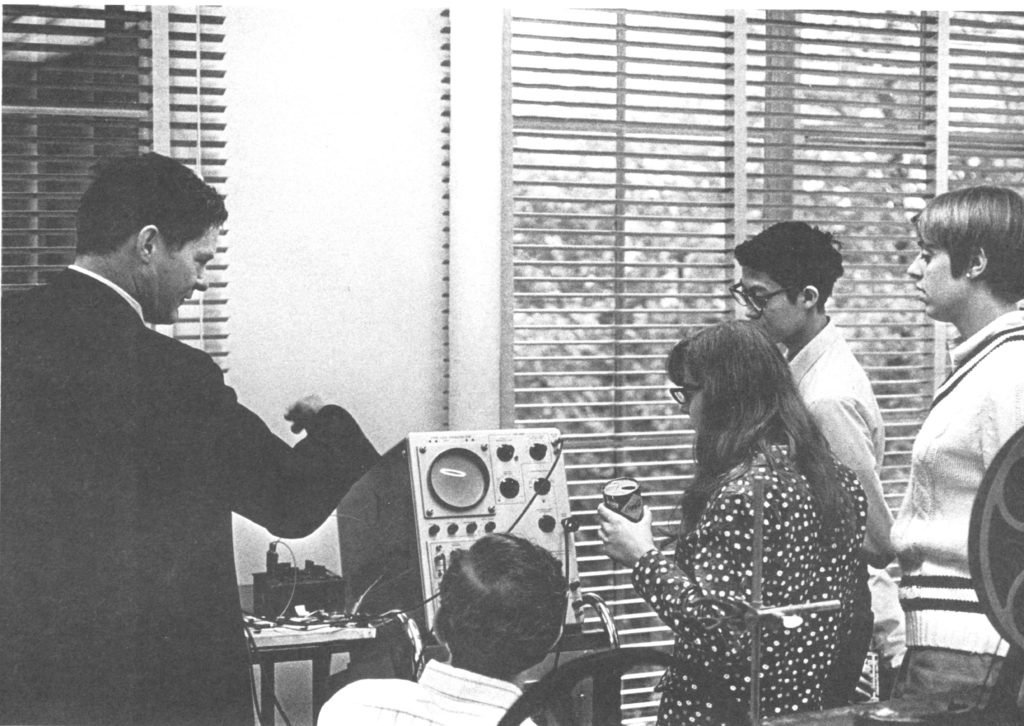 John King in 1968 with students in Concentrated Study: Waves and Oscillations 